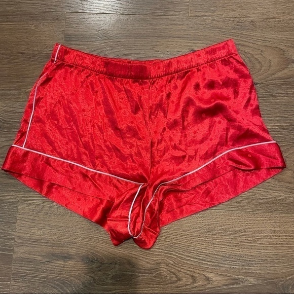 Victoria’s Secret Red Polka Dot Valentines Day Sleep Shorts - Picture 3 of 8